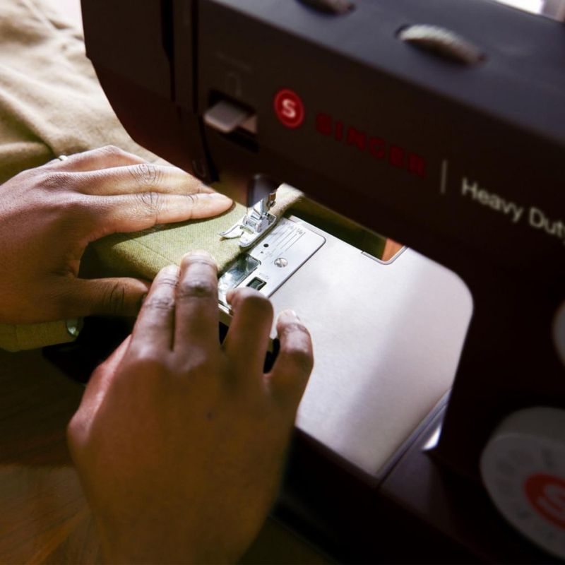 Máquina De Coser SINGER 4432 Negra