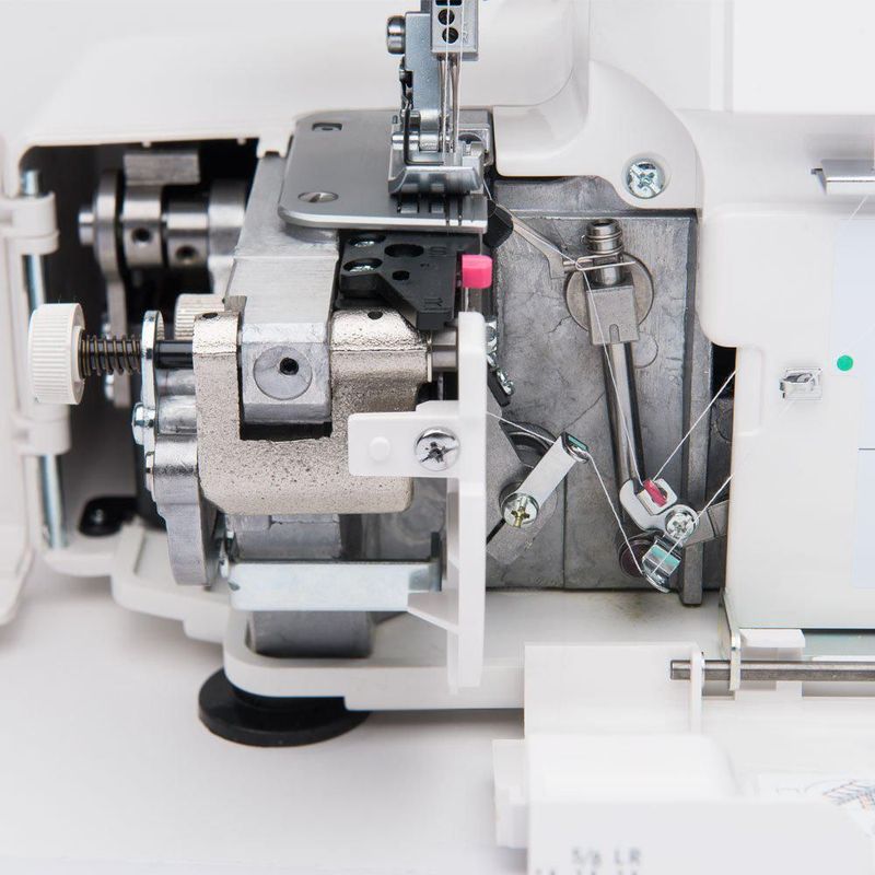 Overlock Janome MOD-8933 convertible de 3 y 4 hilos con diferencial
