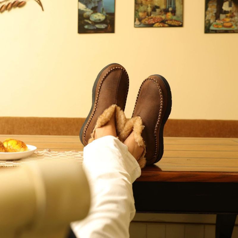 Pantufla Wishcotton talla 10 US color café con espuma viscoelástica