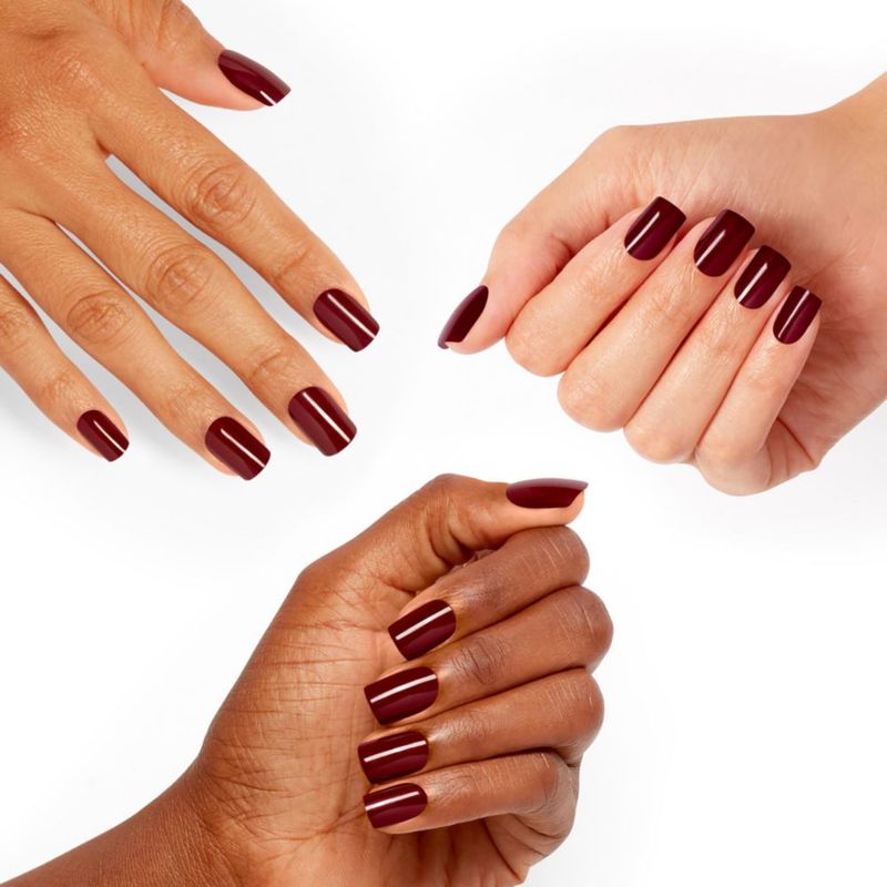 Uñas postizas OPI Como se Llama? Rojo oscuro intenso