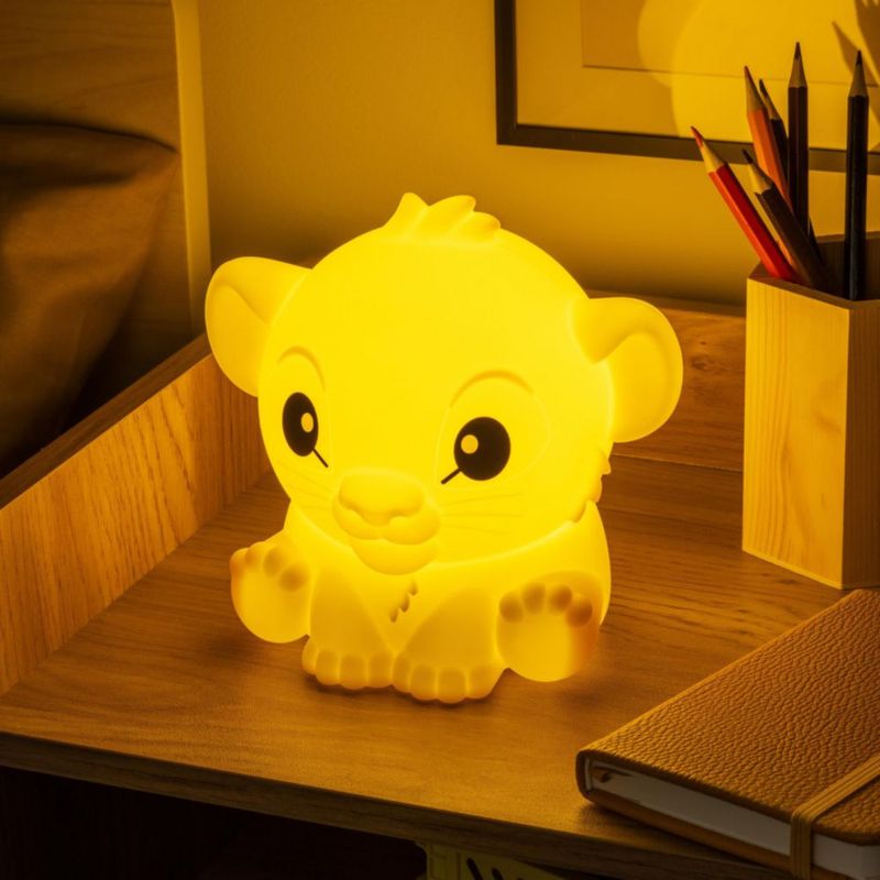 Lámpara de Silicona SquishyGlo Simba de El Rey León Producto Oficial con Licencia Disney para Niños y Adolescentes Sin Cables y Recargable Decoración