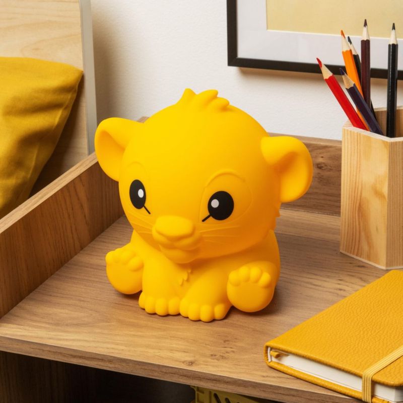 Lámpara de Silicona SquishyGlo Simba de El Rey León Producto Oficial con Licencia Disney para Niños y Adolescentes Sin Cables y Recargable Decoración