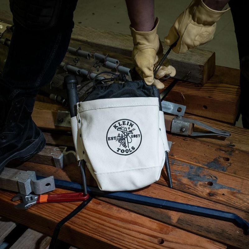 Bolsa de Herramientas KLEIN TOOLS 15 × 25 × 23 cm con Cierre de Cordón Superior