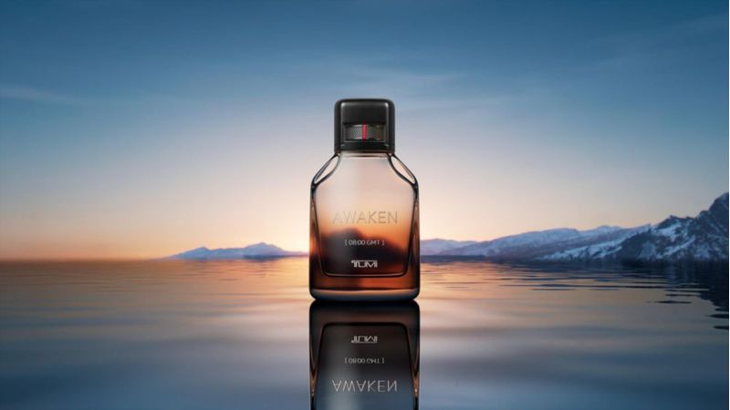 Set de regalo Perfume TUMI AWAKEN 08:00 GMT Eau de Parfum 100 ml