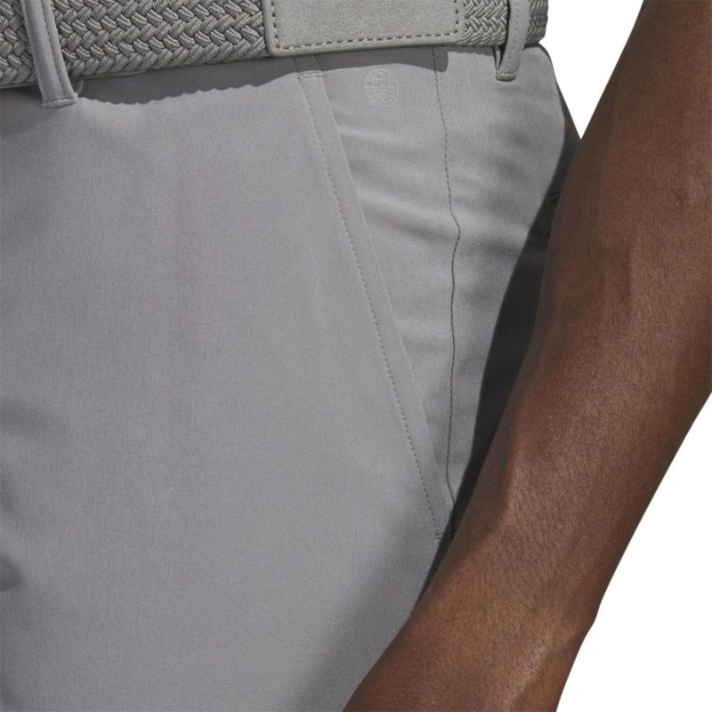 Pantalón corto de golf adidas 21 cm Grey Three talla 34