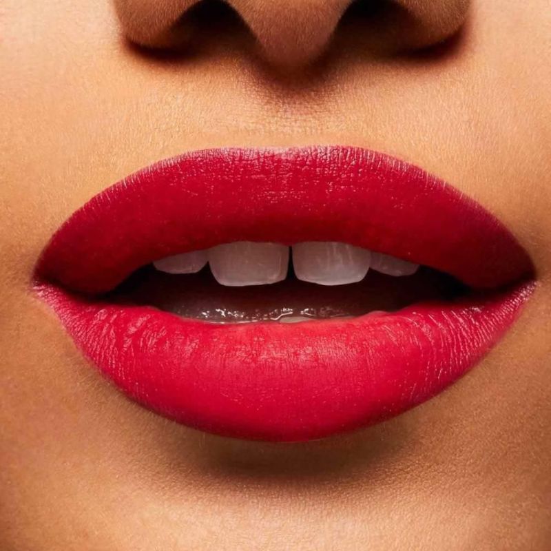Lápiz labial Powder Kiss Mac Cosmetics Shocking Revelation color rosa