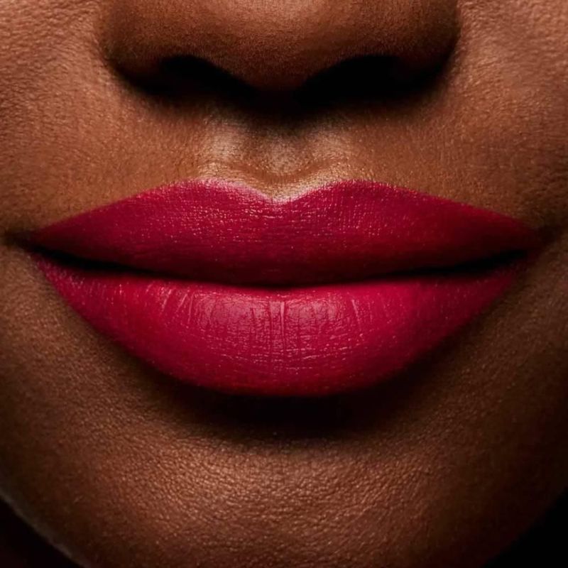 Lápiz labial Powder Kiss Mac Cosmetics Shocking Revelation color rosa