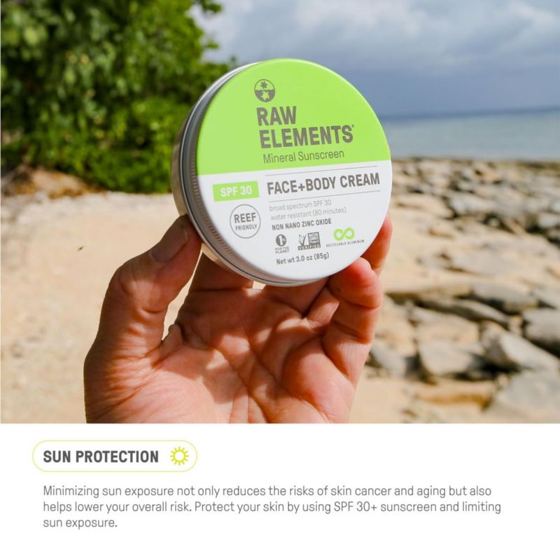 Protector solar Raw Elements mineral para rostro y cuerpo SPF30 90 ml lata