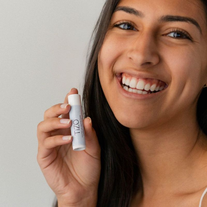 Protección labial TiZo Protector solar teñido de amplio espectro SPF 44
