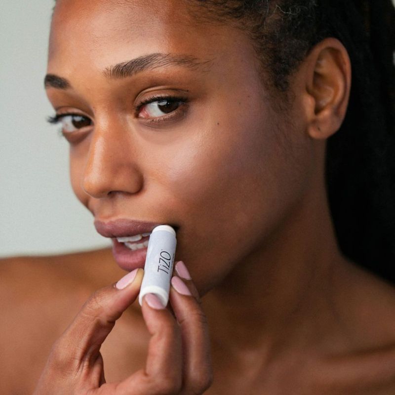 Protección labial TiZo Protector solar teñido de amplio espectro SPF 44