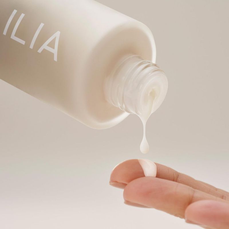 Leche facial Essence + Crema hidratante ligera ILIA The Base