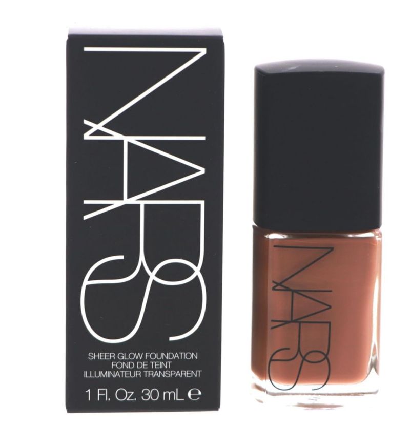 Base de maquillaje NARS Sheer Glow NAMIBIA Dark 4 30 ml