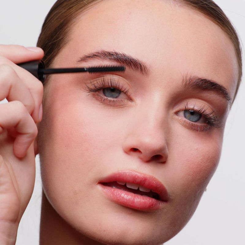 Máscara RevitaLash Cosmetics con tubo de longitud definida