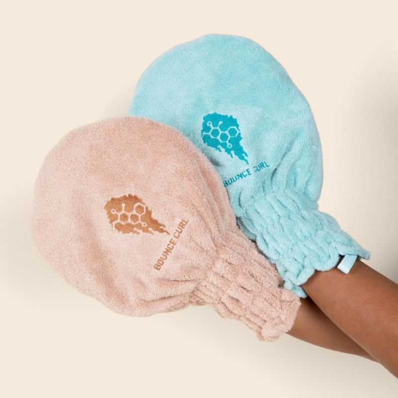 Guantes para secar el cabello Bounce Curl Blush con 5x absorción