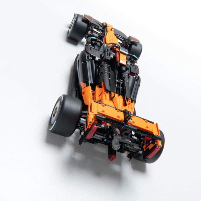 Soporte de pared Technically Built para el coche Lego Technic McLaren 42228