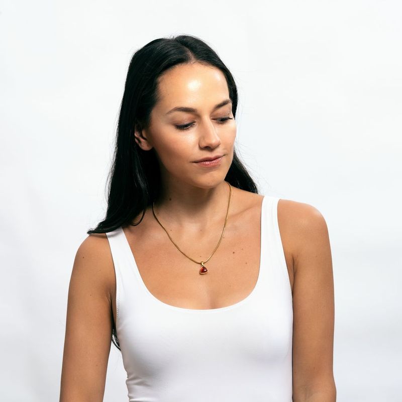 Collar luckyly acero inoxidable baño oro 18k con piedra natural de nacimiento sofi rojo