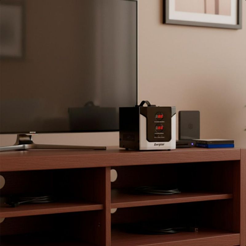 Regulador de Voltaje Energizer 1500VA/900W Doble Contacto con Pantalla LED