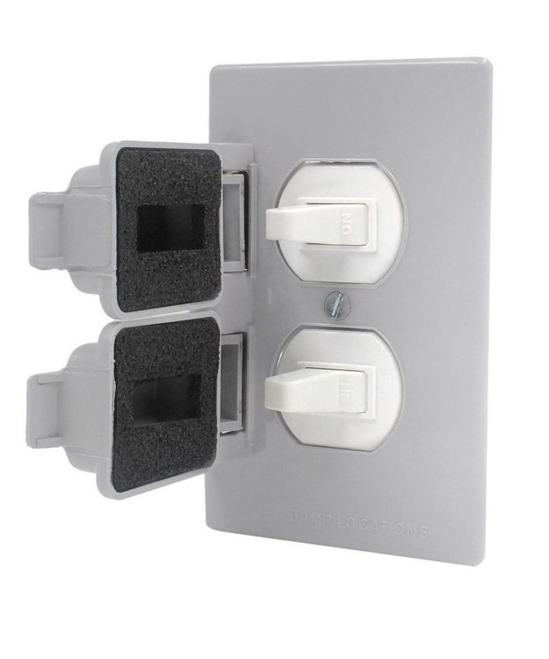 Kit de apagador dúplex con placa para exteriores Eaton, 120/277V,15 Amp, construido en policarbonato con alta resistente a impac