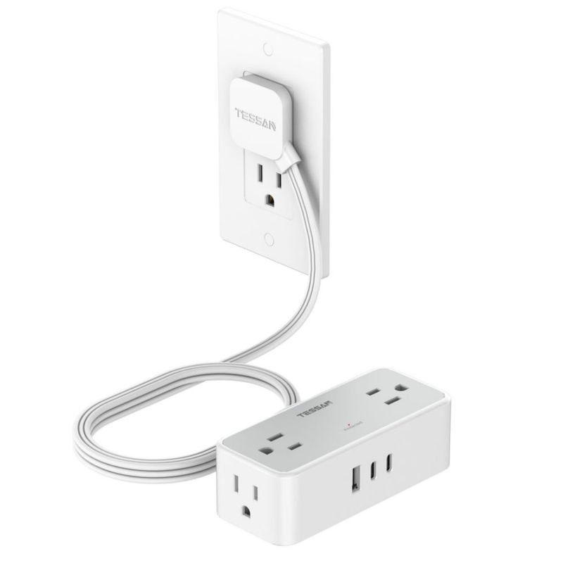 TESSAN Extension Electrica Plano 1.5 M, Plana Regleta Multicontacto Extensión con Protector de Sobretensión, 4 Salidas de CA y 3