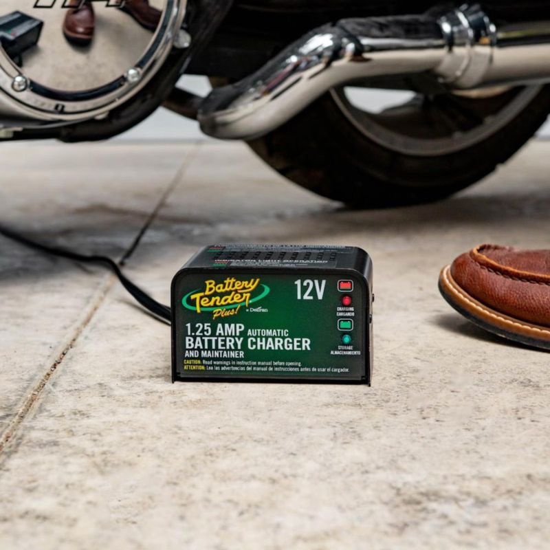 Cargador Battery Tender Plus 12V 1.25A para Auto y Motocicleta