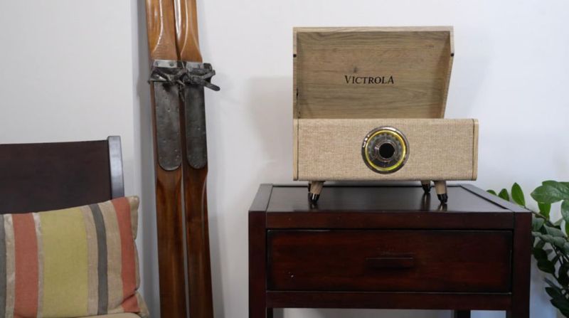 Tocadiscos Victrola Highland 4 en 1 con Bluetooth y Radio FM