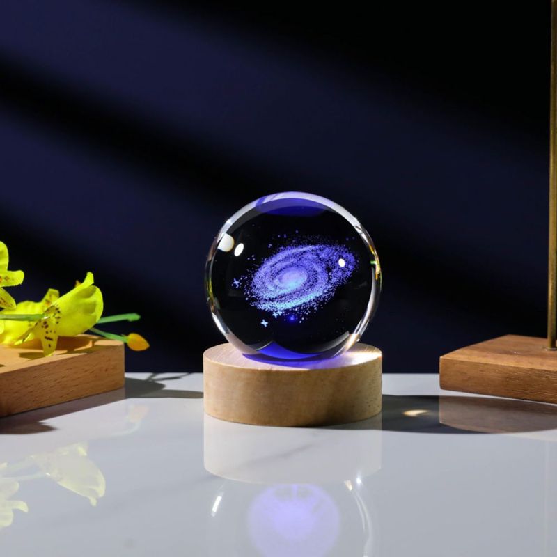 Escultura Precious Memorial Bola de Cristal Galáctica de 6 cm