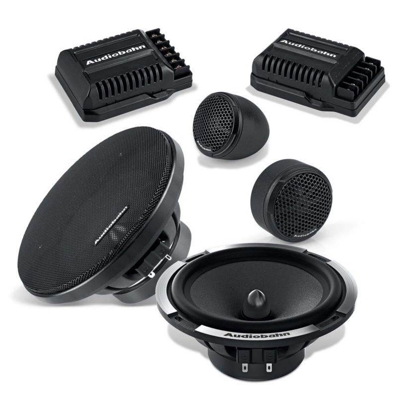 El set de medios auto Audiobahn ABC65A