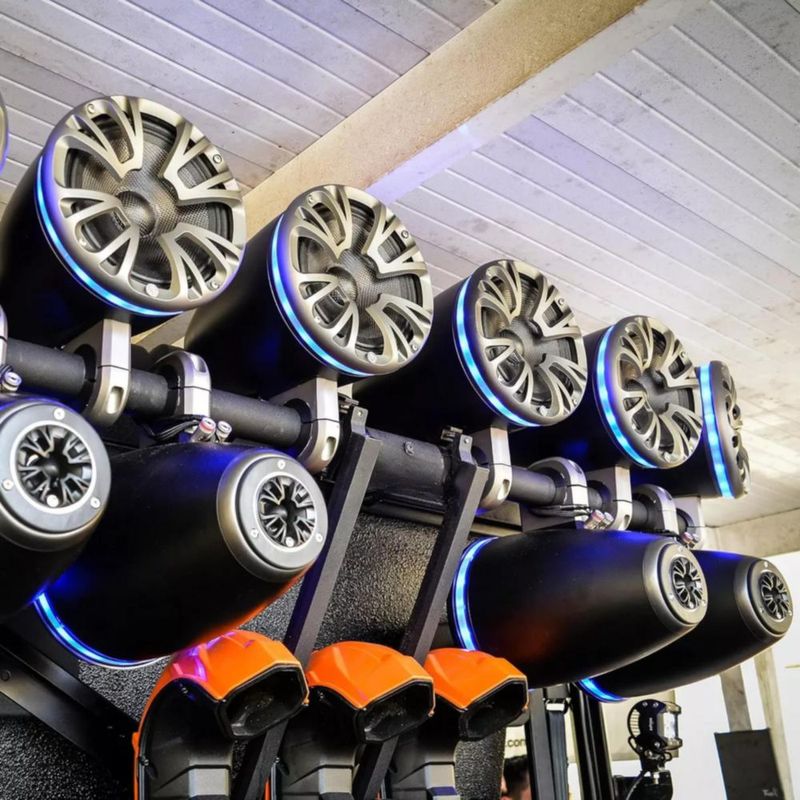 Bocinas de Torre Marinas Audiopipe APMP-843TWR 8 PLG 300W