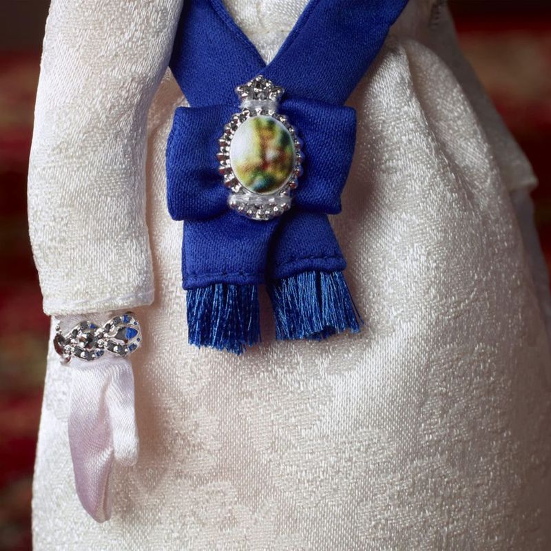 Muñeca Barbie Signature de la reina Isabel II Platinum Jubilee