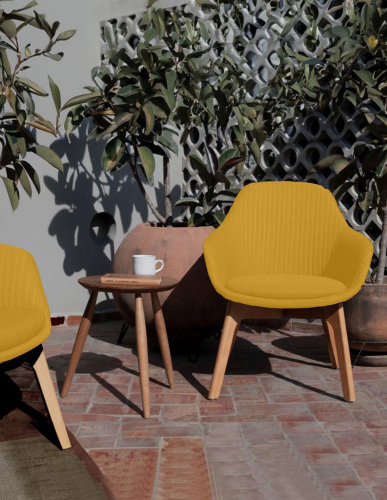 Silla de Visita Ejecutiva con Base de Madera Fresno Americano, Tapiz en Tela Casper y Asiento de Espuma Inyectada Alta Densidad Amarillo Soporta 120kg
