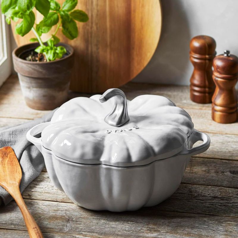 Olla Holandesa STAUB 35 L Diseño Calabaza Blanco con Perilla de Acero Inoxidable