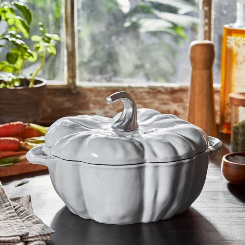 Olla Holandesa STAUB 35 L Diseño Calabaza Blanco con Perilla de Acero Inoxidable