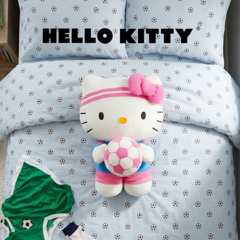 ALMOHADA Franco Hello Kitty 42 cm Peluche con Pelota de Fútbol