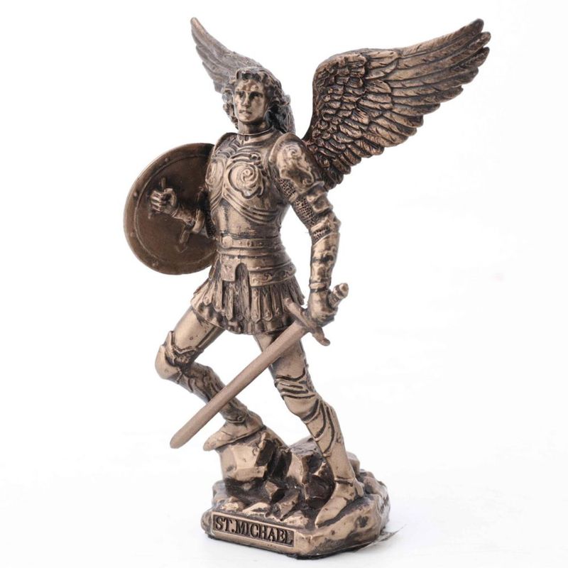 Figura religiosa con diseño veronés del Arcángel San Miguel