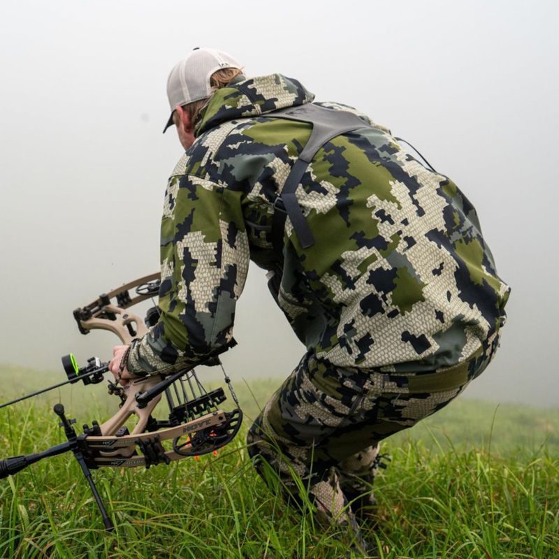 Chaqueta Softshell KUIU Guide PRO con Capucha Resistente al Viento y al Agua