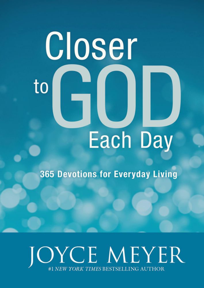 Libro FaithWords Más cerca de Dios cada día: Devocionales