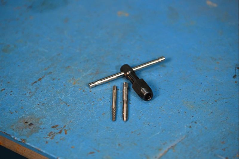 Llave de roscar con mango en T Century Drill & Tool 3.0‑6.0 mm