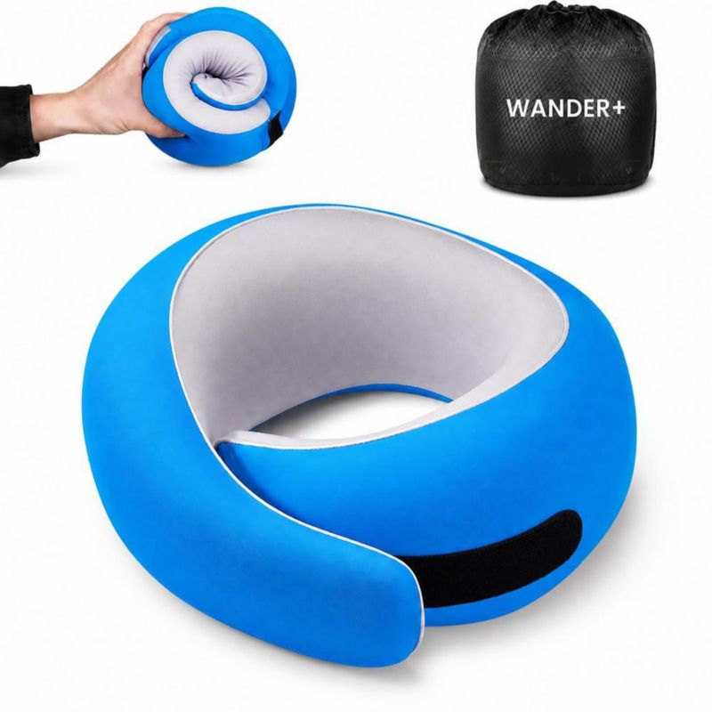 Almohada de viaje WANDER+ de espuma viscoelástica azul ergonómica