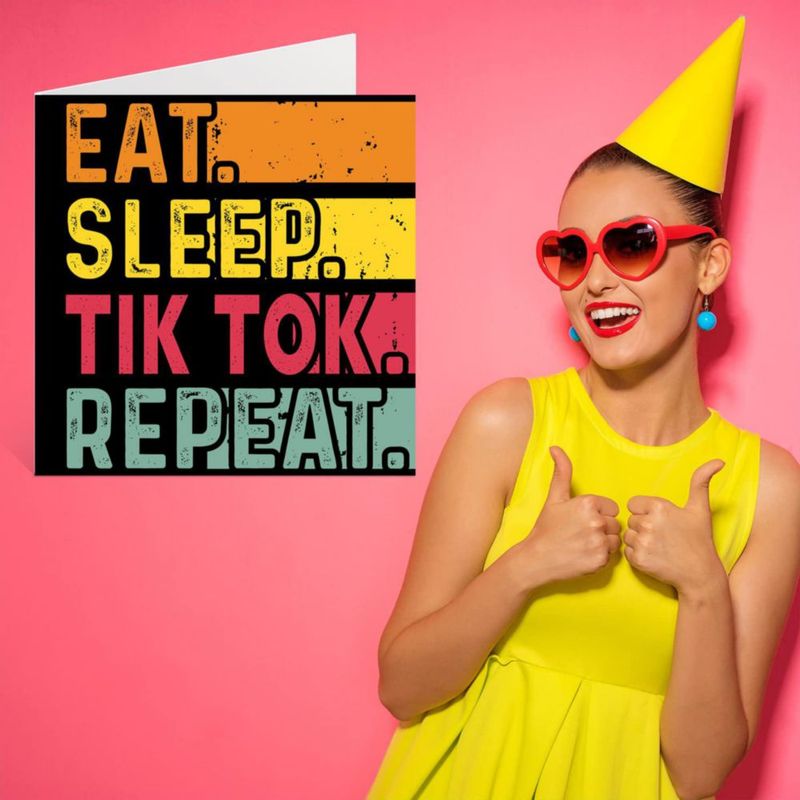 Tarjeta de cumpleaños Stuff4 Come Duerme TikTok Repite