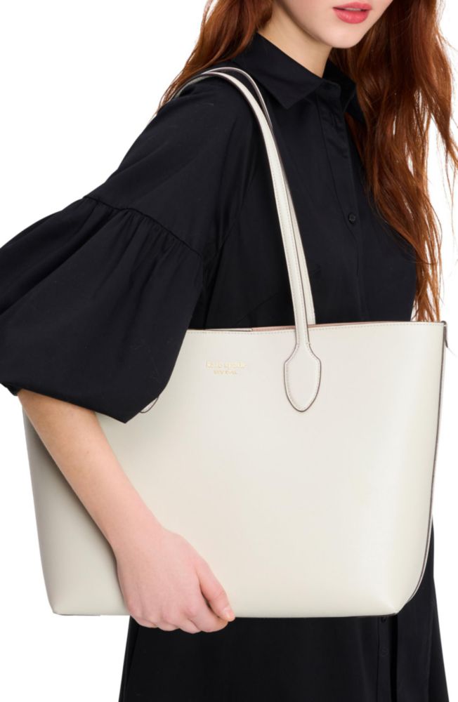 Bolso grande Bleecker de cuero Saffiano Kate Spade New York – Color pergamino
