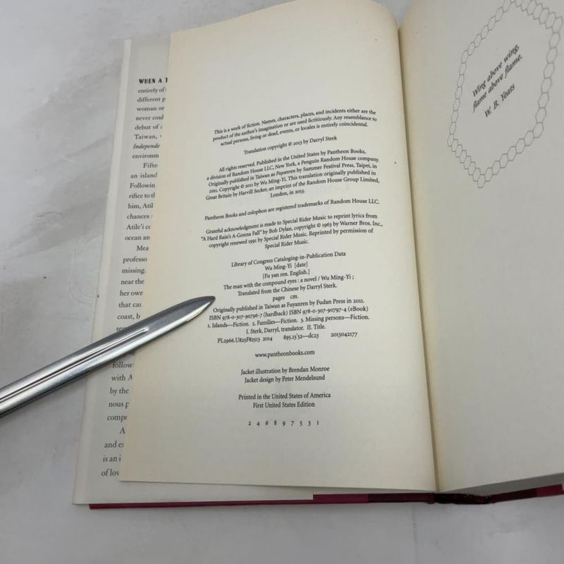 Libro Pantheon – El hombre con los ojos compuestos