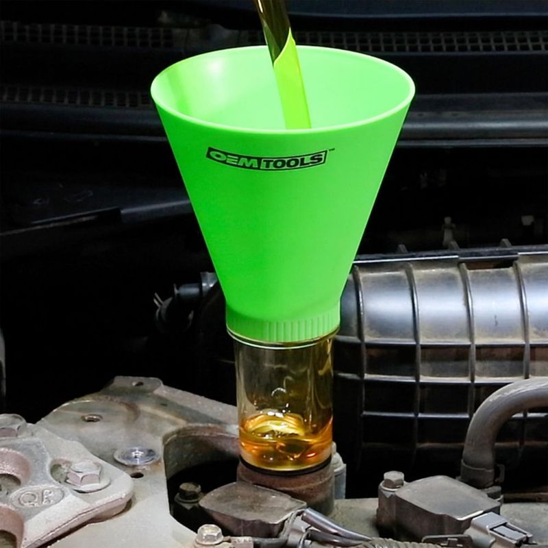 Embudo OEMTOOLS 22 cm Verde para Ford/Mazda con rosca