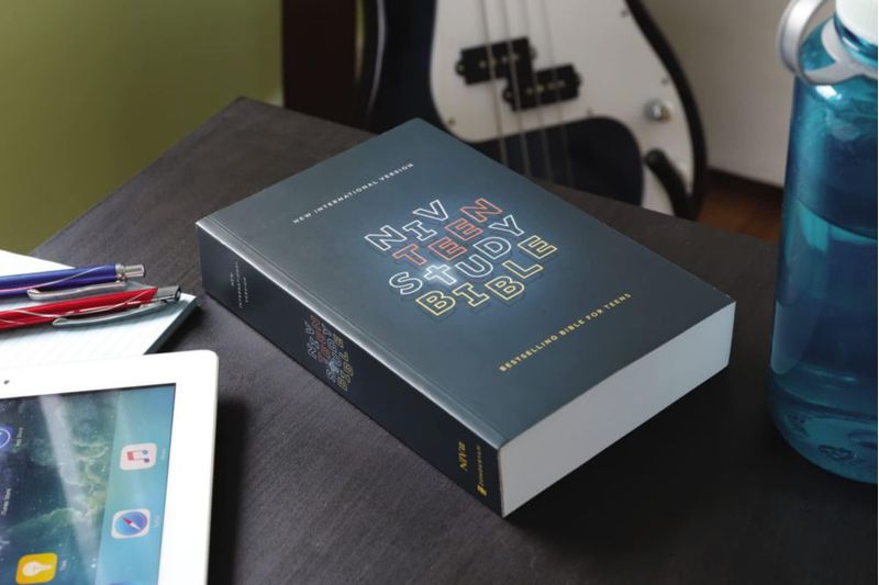 Biblia de Estudio NVI para Adolescentes HarperCollins (Tapa Blanda)