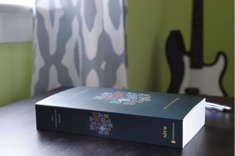 Biblia de Estudio NVI para Adolescentes HarperCollins (Tapa Blanda)