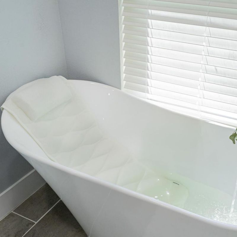 Almohada de baño Monsuri de cuerpo completo para apoyar el cuello y la espalda en la bañera