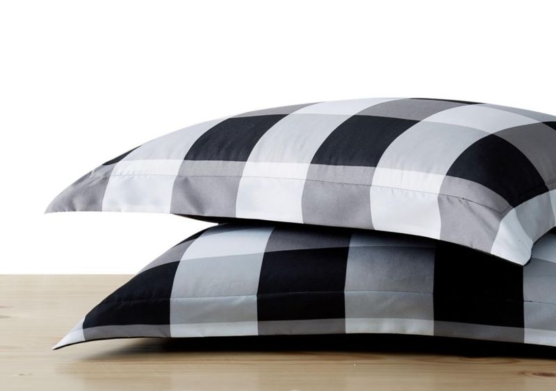 Juego de edredón TRULY SOFT Full/Queen a cuadros estilo búfalo negro