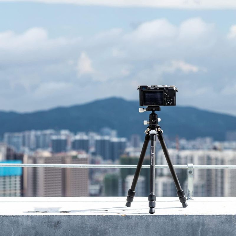 Trípode Fotopro P-2 de 71 cm con Cabezal Esférico de Fibra de Carbono
