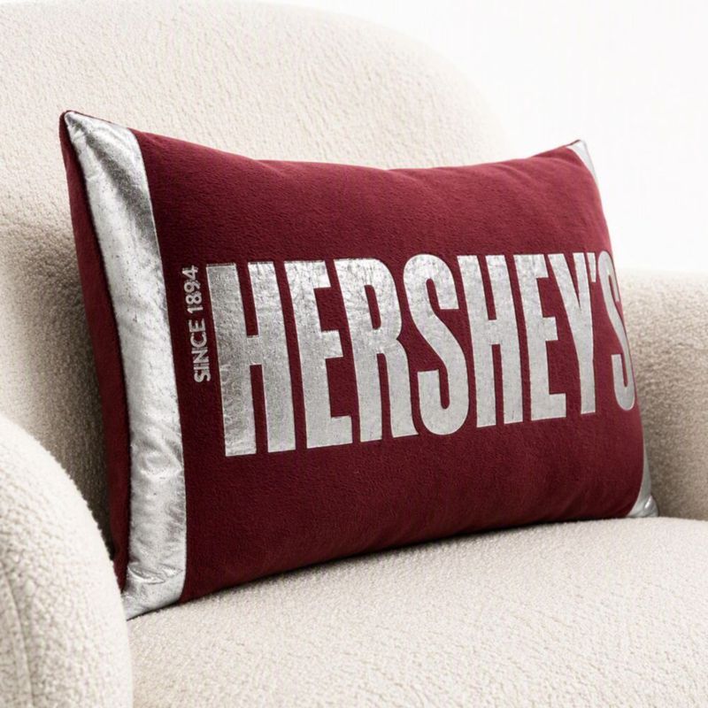 Almohada de peluche Franco Hershey’s de 46 cm con forma de barra de chocolate