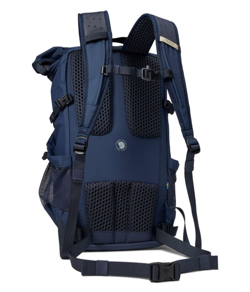 Mochila Fjällräven Abisko Hike 25 L azul marino con funda impermeable
