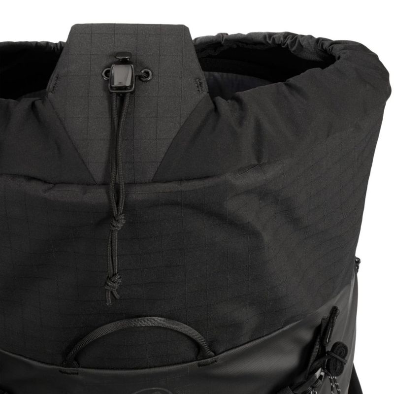 Mochila Mammut Tall 24 L Negra Casual